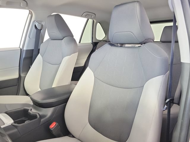 Used 2025 Toyota RAV4 XLE FWD image 20