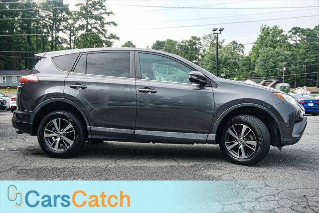 Used 2018 Toyota RAV4 XLE FWD image 2