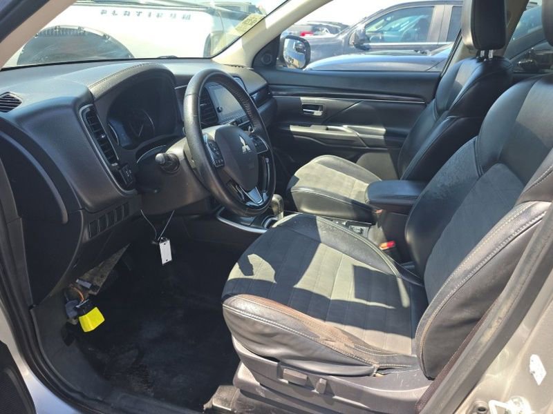 Used 2019 Mitsubishi Outlander SE image 23