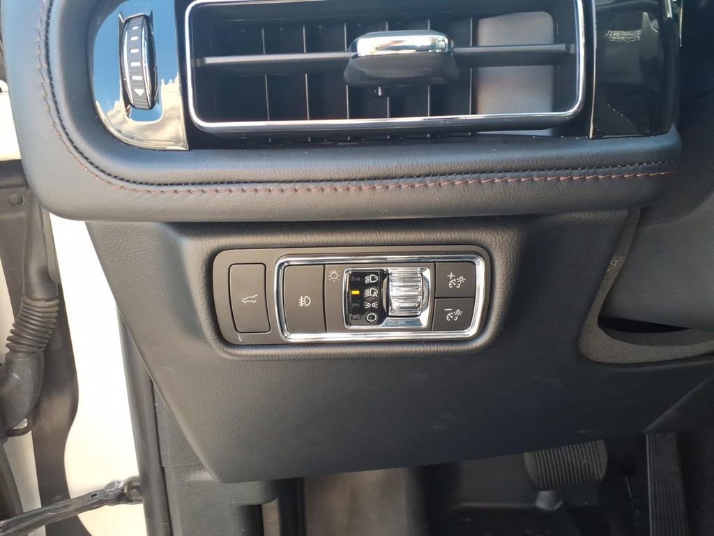 Used 2022 Lincoln Aviator Reserve w/ Equipment Group 201A AWD/4WD image 17