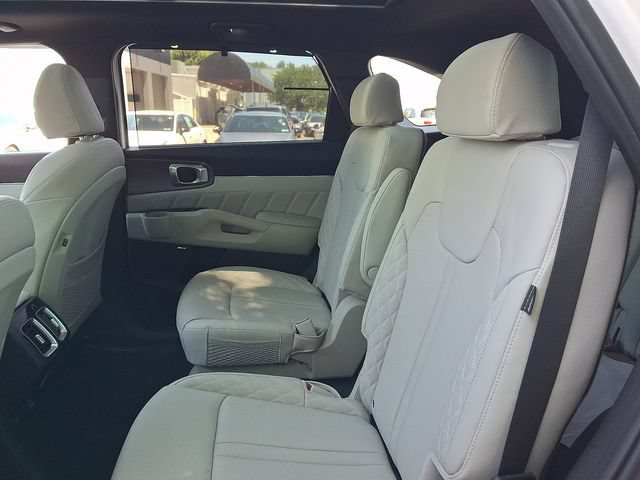 Certified 2025 Kia Sorento SX Prestige AWD/4WD image 8