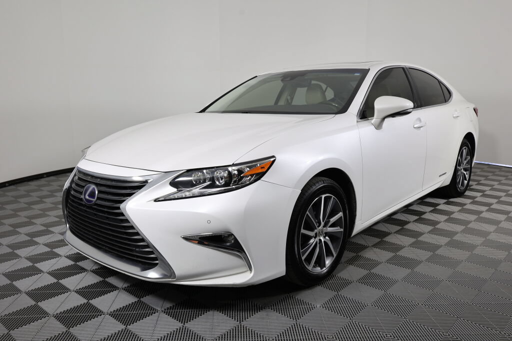Used 2016 Lexus ES 300h w/ Luxury Package w/Wood Trim FWD image 5