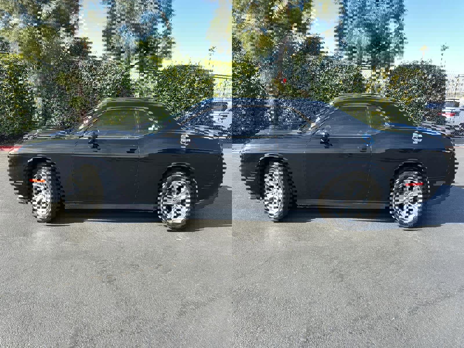 Used 2018 Dodge Challenger SXT image 3