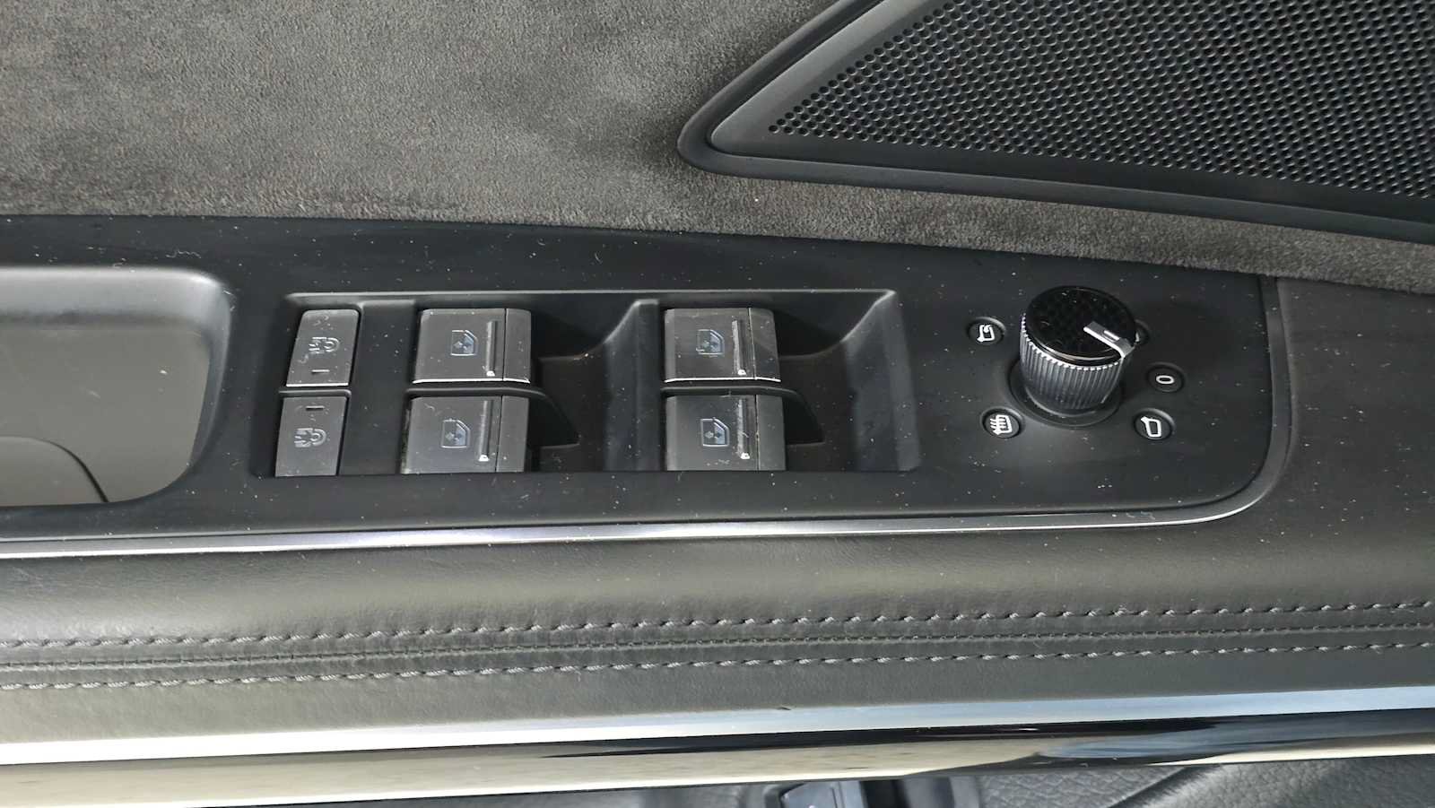 Used 2020 Audi S8 L w/ S8 Executive Package AWD/4WD image 24