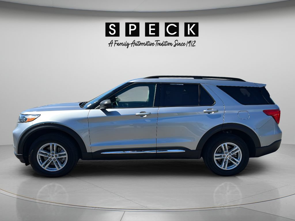Used 2022 Ford Explorer XLT AWD/4WD image 2