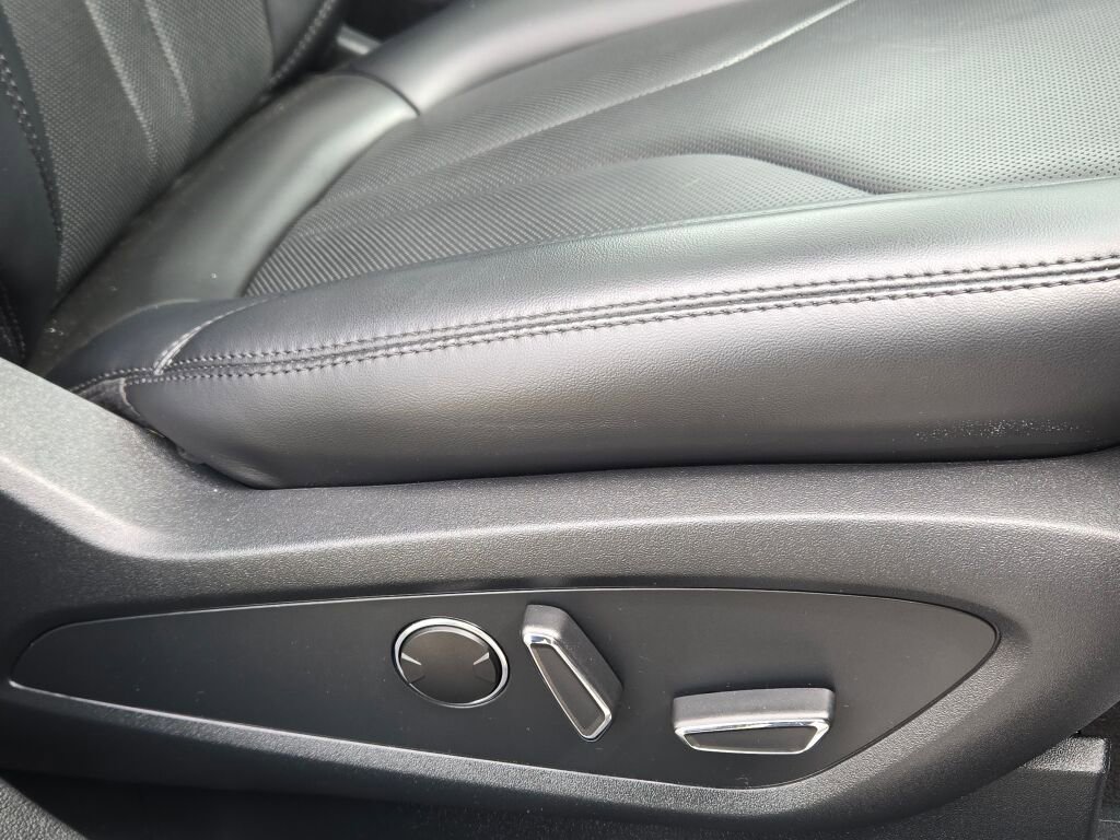 Used 2021 Lincoln Nautilus Reserve w/ Monochromatic Package image 10