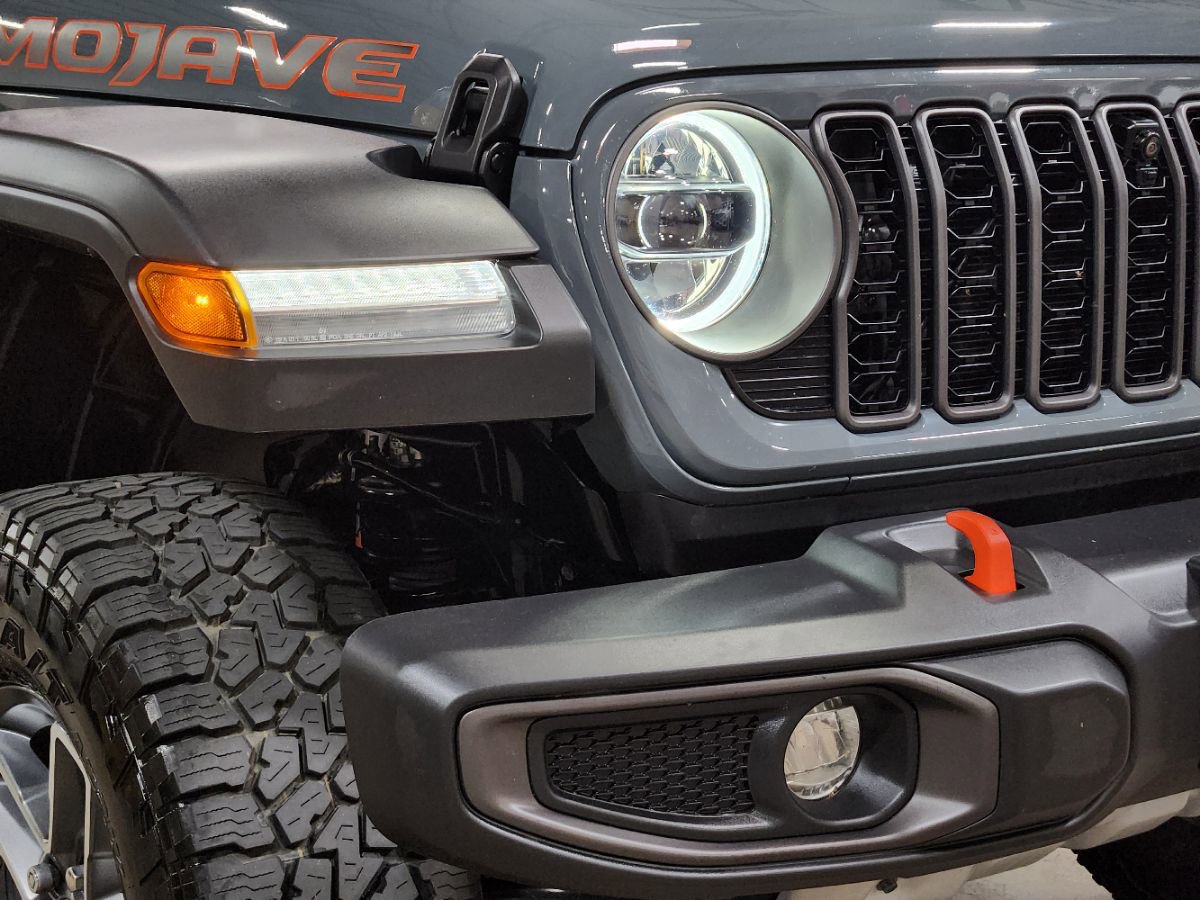 Used 2024 Jeep Gladiator Mojave w/ Technology Group AWD/4WD image 13
