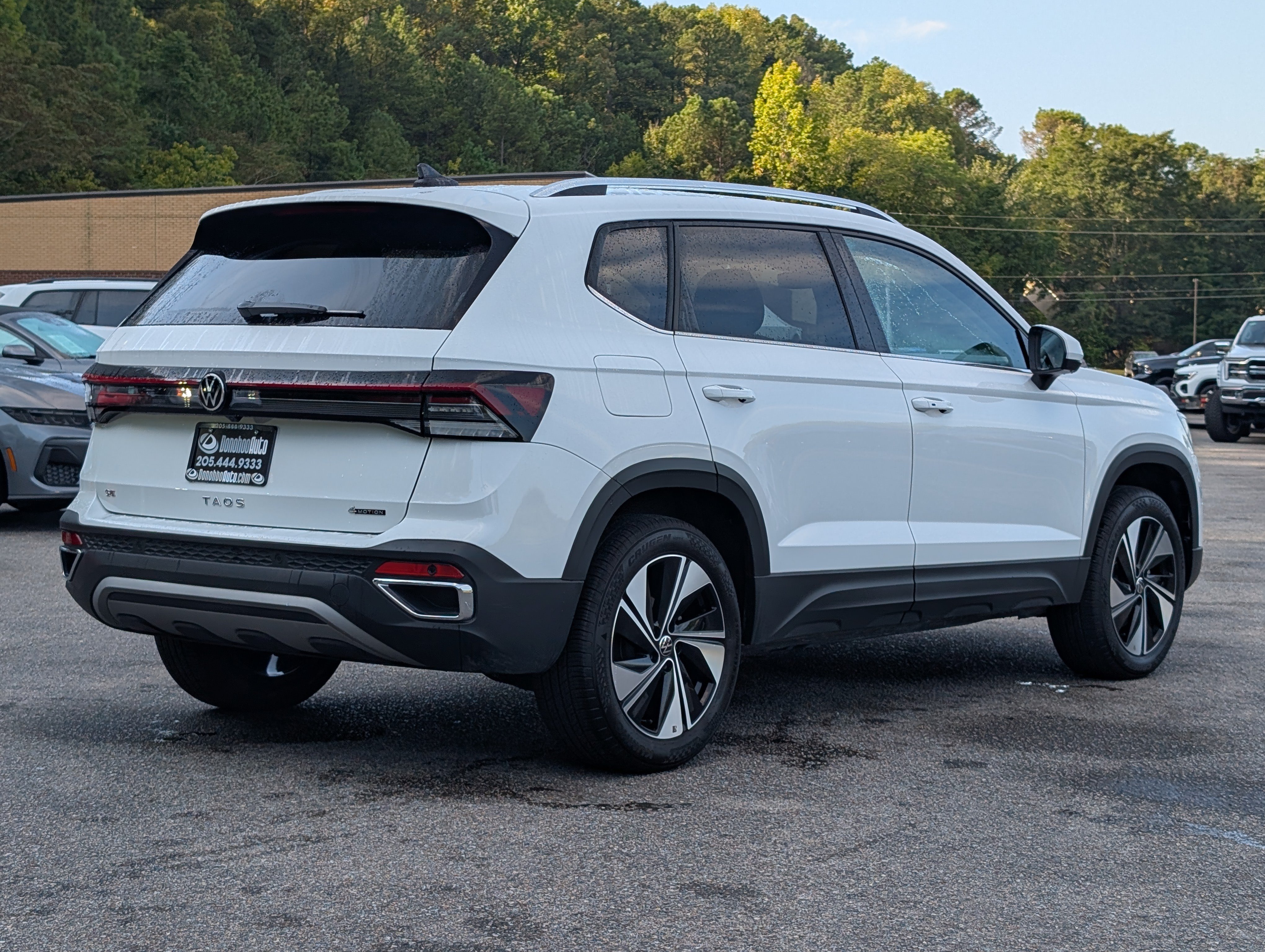 Used 2025 Volkswagen Taos SE AWD/4WD image 9