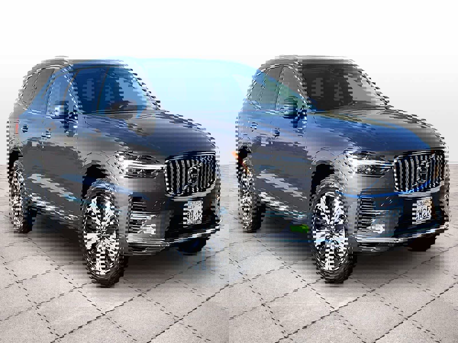 Used 2023 Volvo XC60 T8 Plus image 2