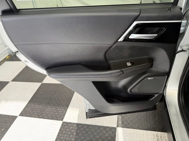 Used 2025 Mitsubishi Outlander SE AWD/4WD image 19