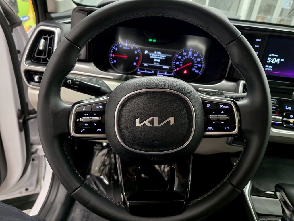 Used 2022 Kia Sorento S w/ Panoramic Sunroof Package FWD image 17