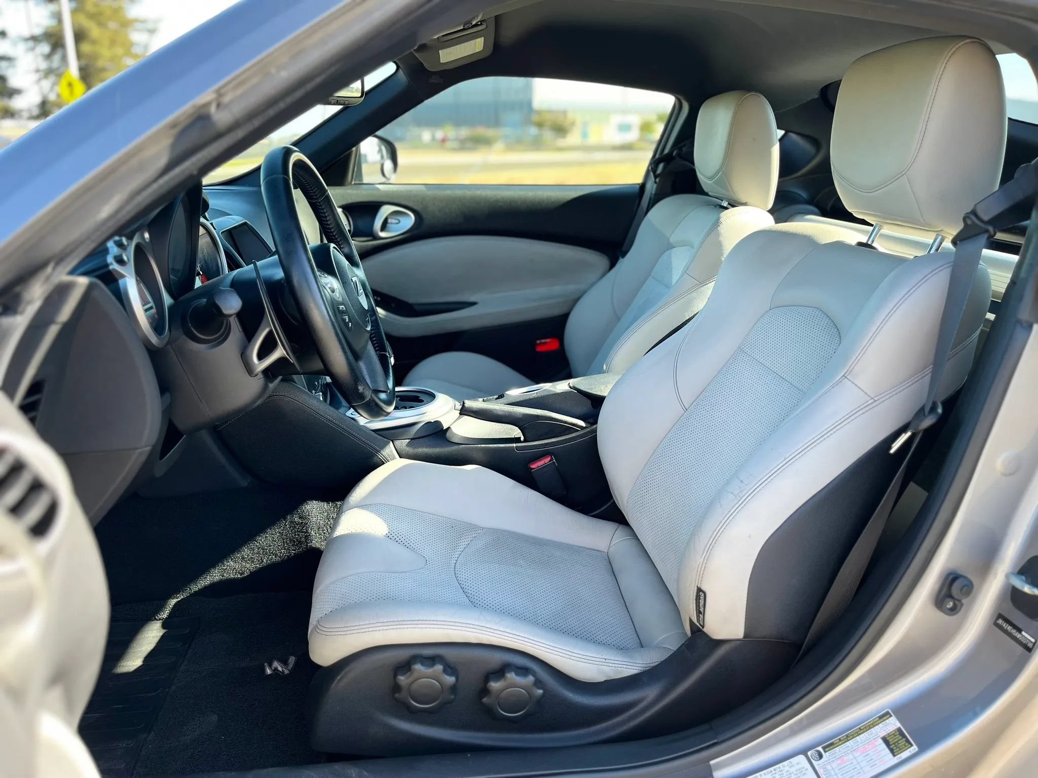 Used 2010 Nissan 370Z Touring w/ Sport Pkg RWD image 10