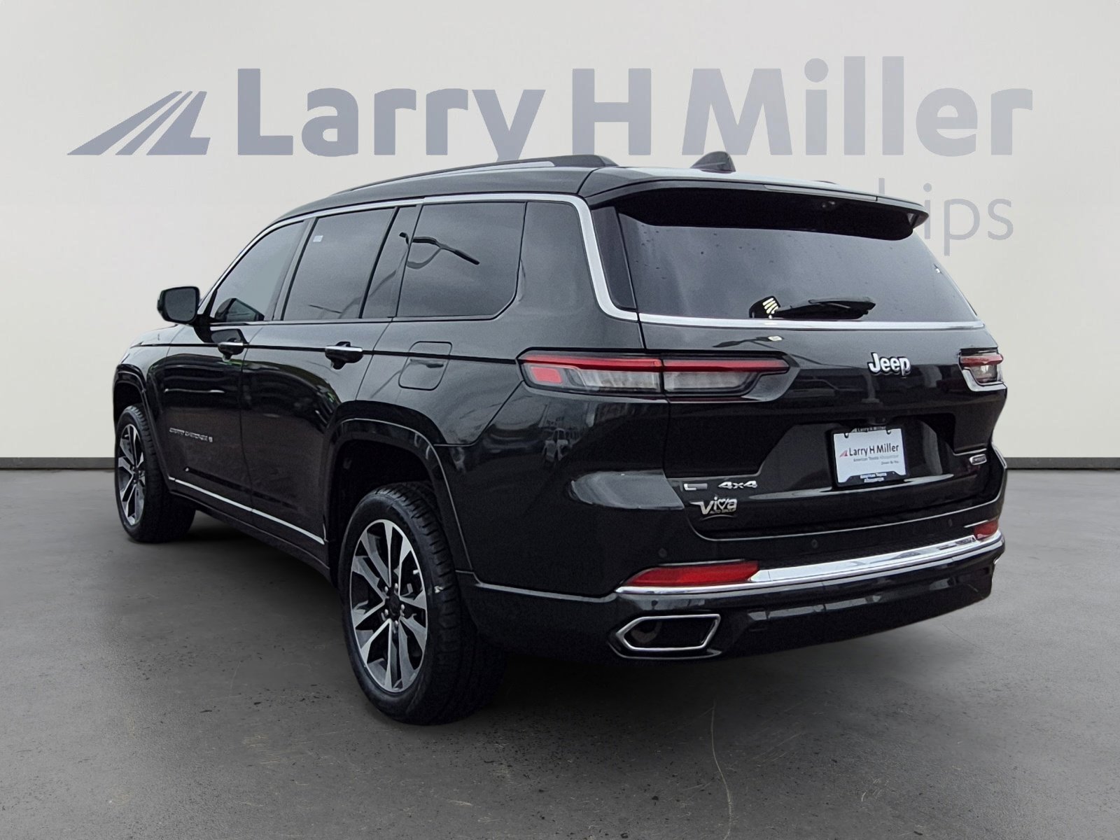 Used 2022 Jeep Grand Cherokee L Overland w/ Luxury Tech Group IV image 3