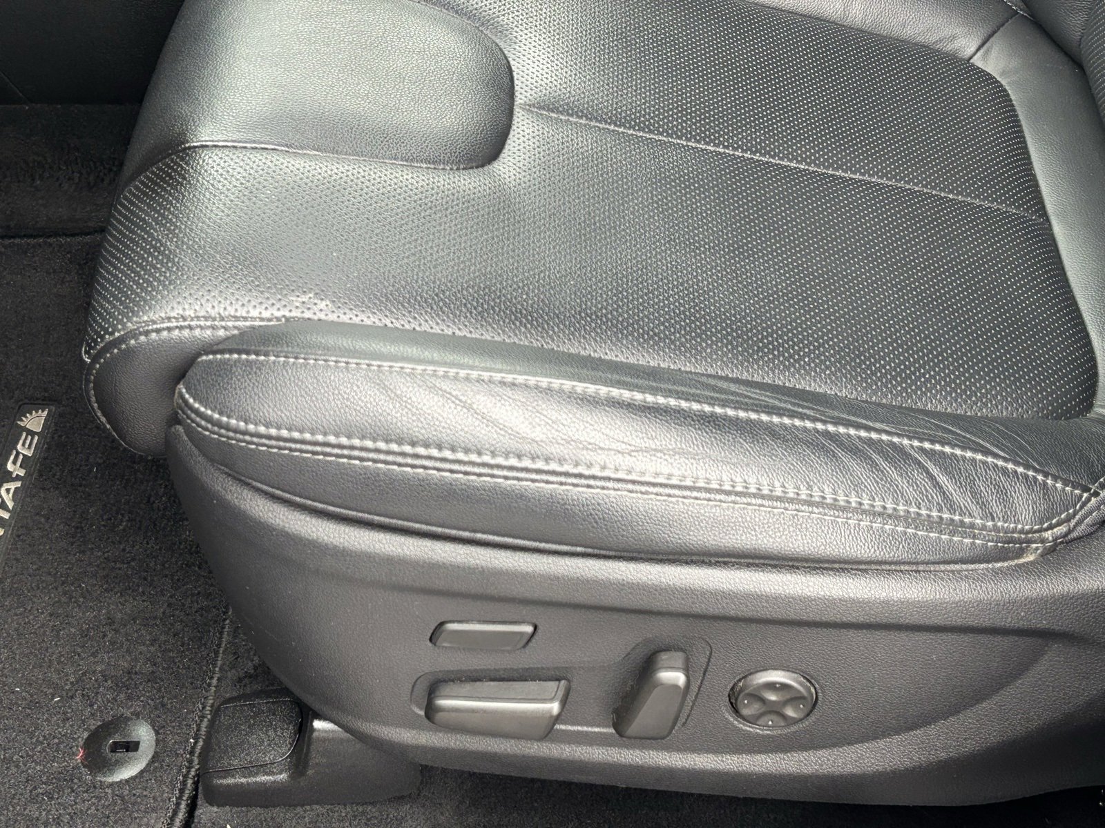 Used 2020 Hyundai Santa Fe Limited image 14