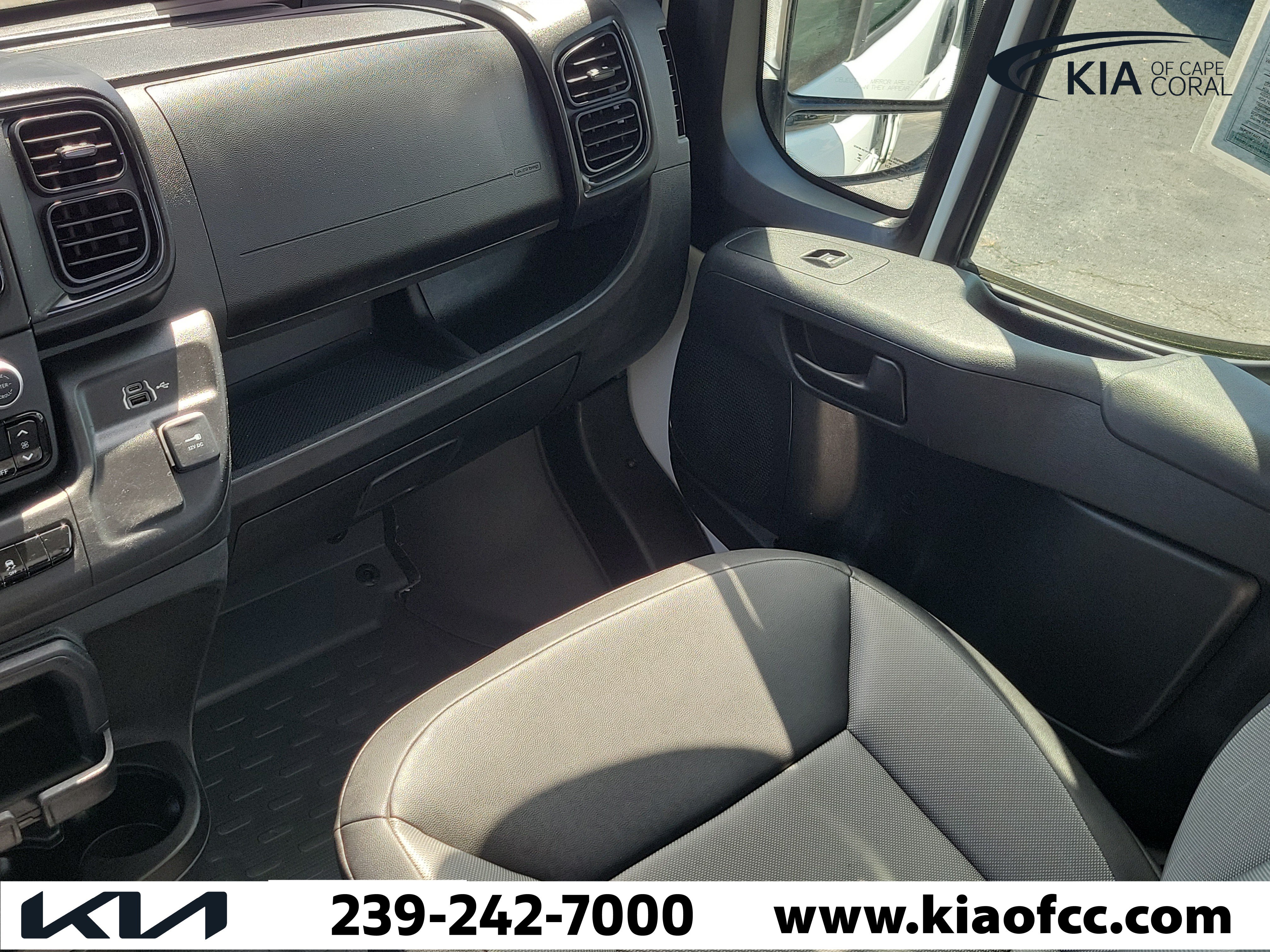 Used 2025 RAM ProMaster 2500 w/ Convenience Group FWD image 12