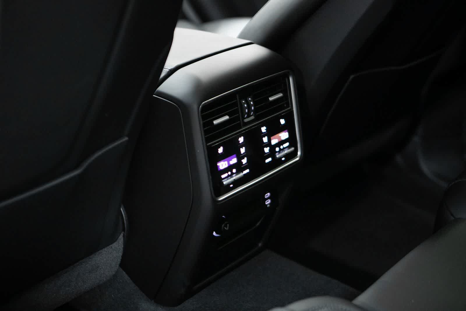 Certified 2023 Porsche Cayenne Platinum Edition AWD/4WD image 34