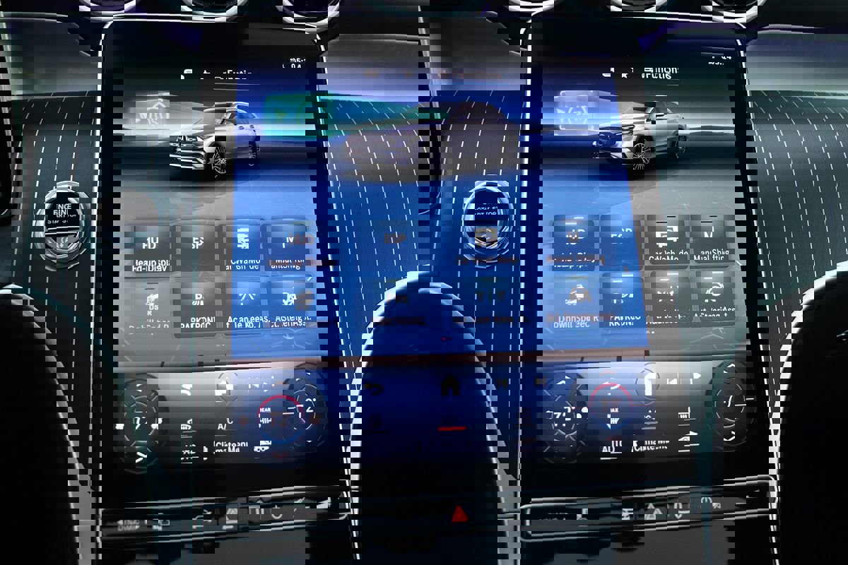 Used 2024 Mercedes-Benz GLC 300 4MATIC w/ AMG Line image 29