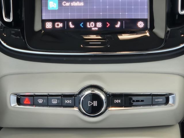 Certified 2023 Volvo XC40 B4 Plus w/ Protection Package Premier image 17
