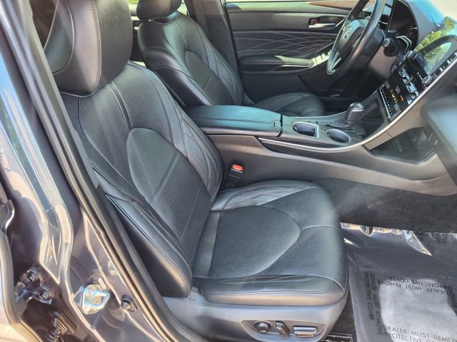Used 2022 Toyota Avalon Limited w/ Advanced Safety Package FWD image 13