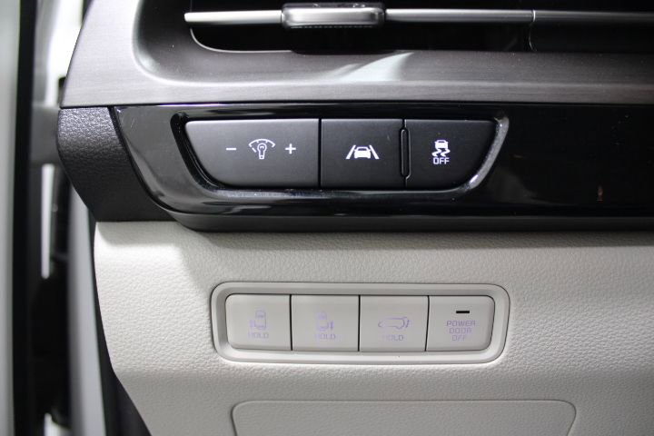 Used 2022 Kia Carnival SX image 40