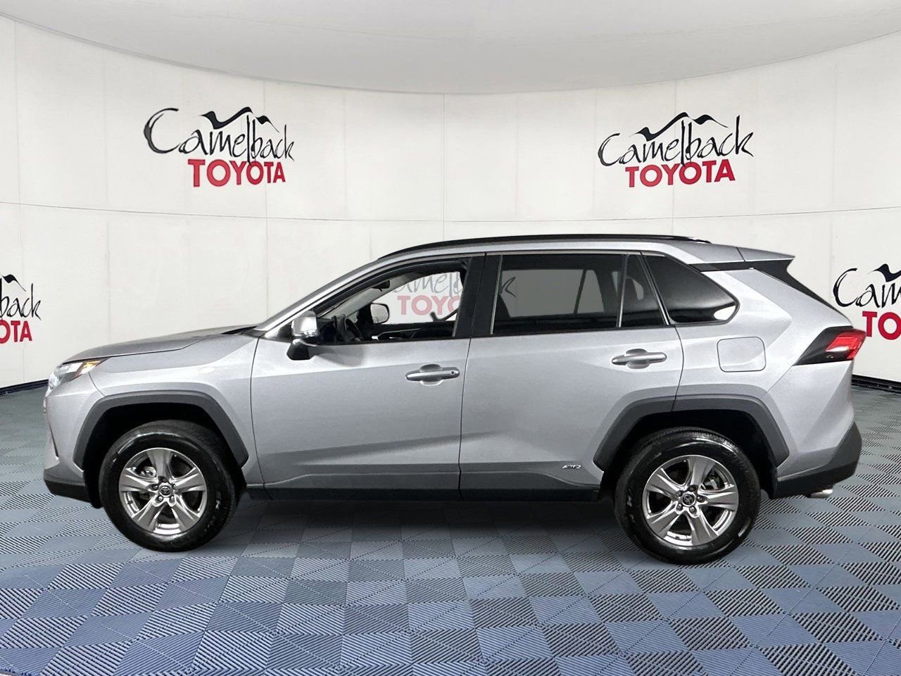 Used 2022 Toyota RAV4 XLE w/ Convenience Package image 4