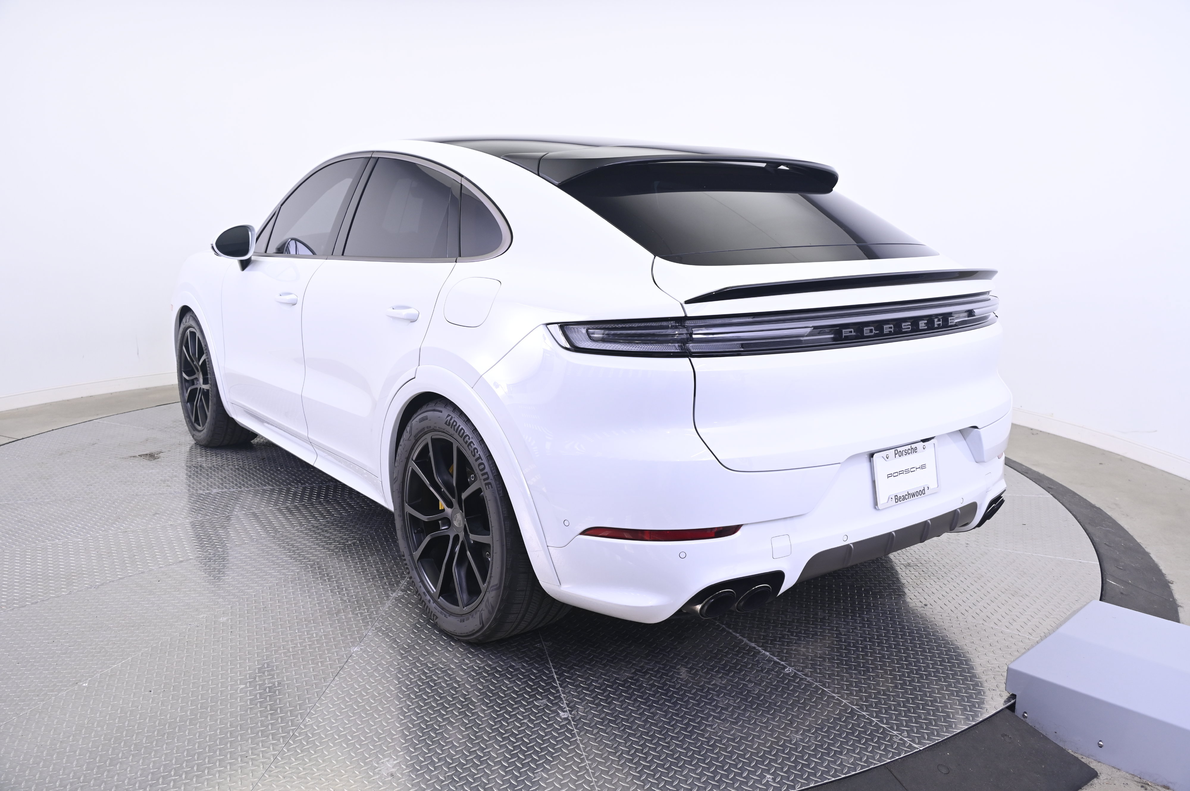 Certified 2026 Porsche Cayenne Turbo AWD/4WD image 3