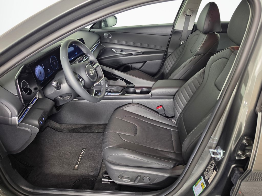 Used 2026 Hyundai Elantra Limited FWD image 29