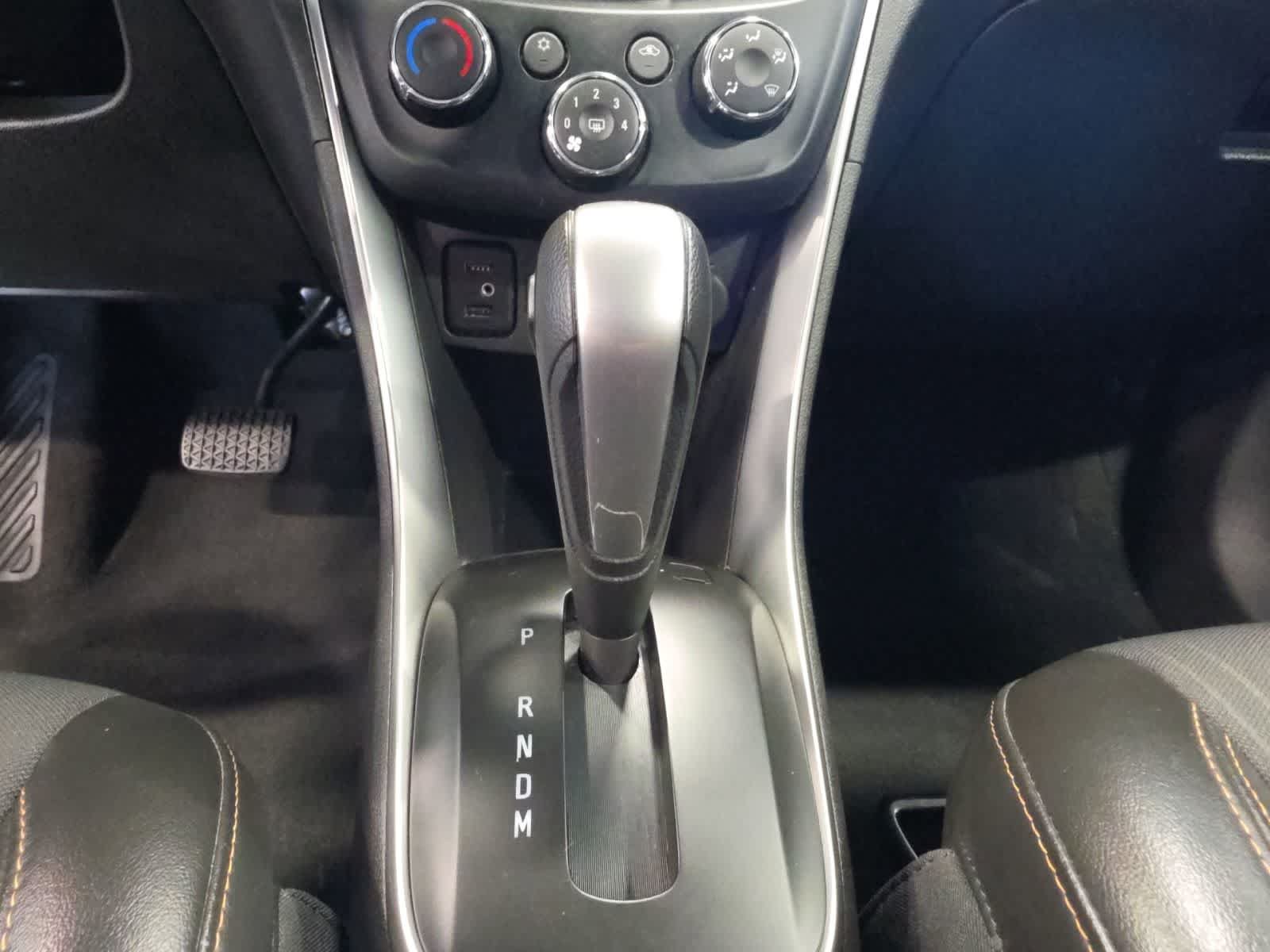 Used 2020 Chevrolet Trax LT w/ LT Convenience Package FWD image 19