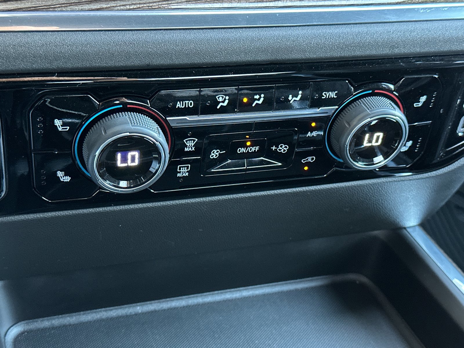 Used 2024 Chevrolet Silverado 2500 LT w/ Convenience Package image 19