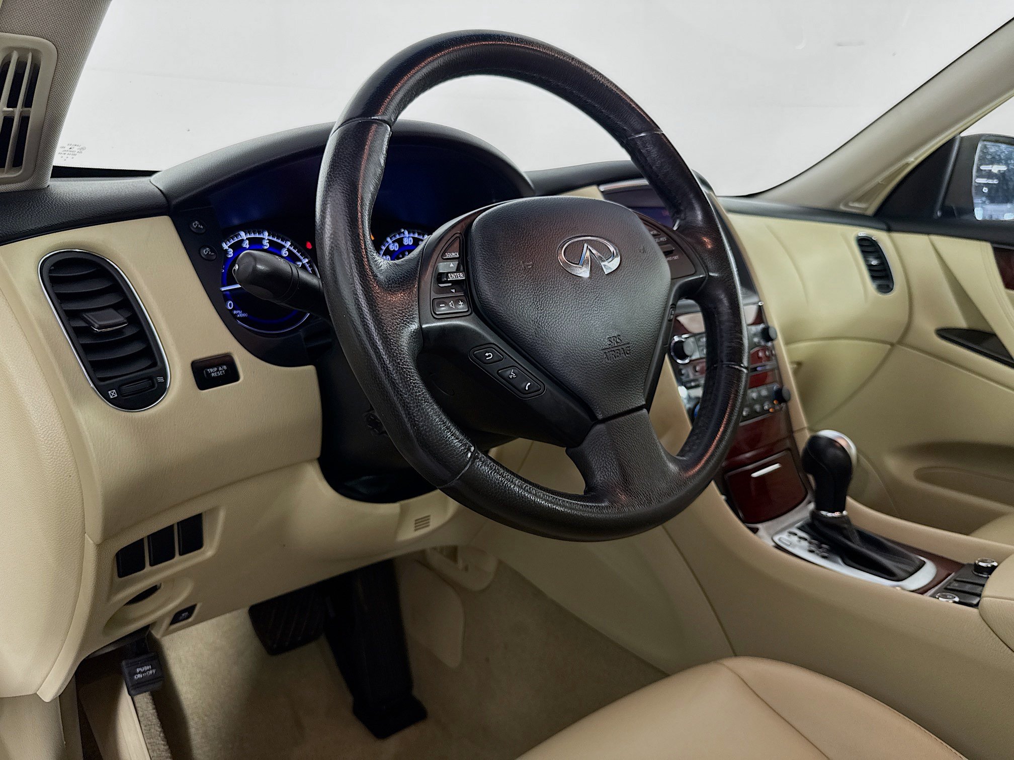 Used 2017 INFINITI QX50 AWD w/ Premium Plus Package image 22
