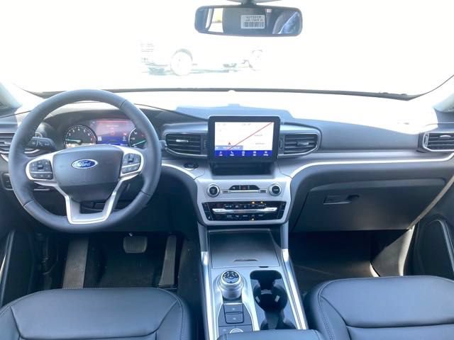 Used 2024 Ford Explorer XLT w/ Equipment Group 202A AWD/4WD image 15