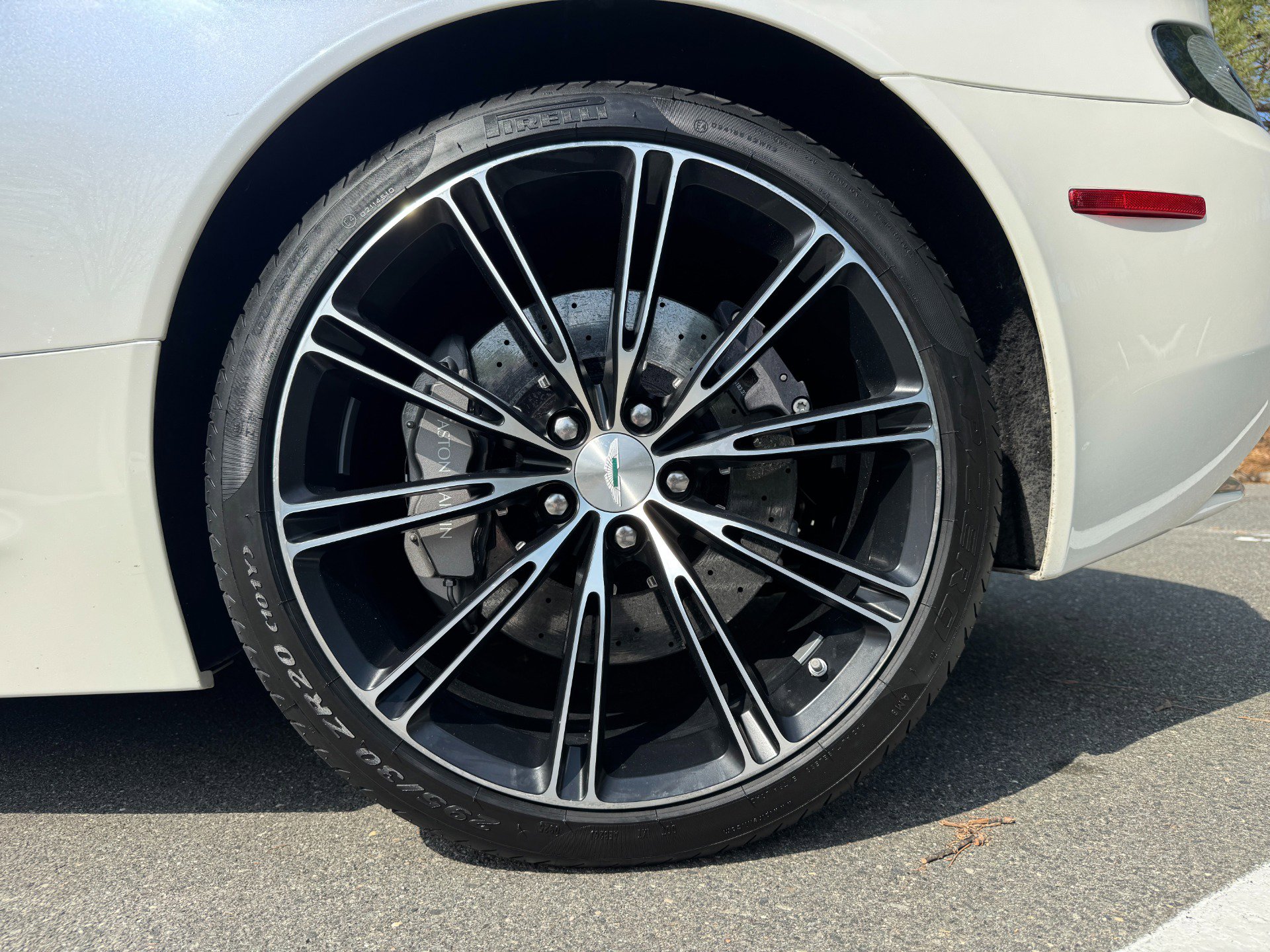 Used 2015 Aston Martin DB9 Coupe image 63