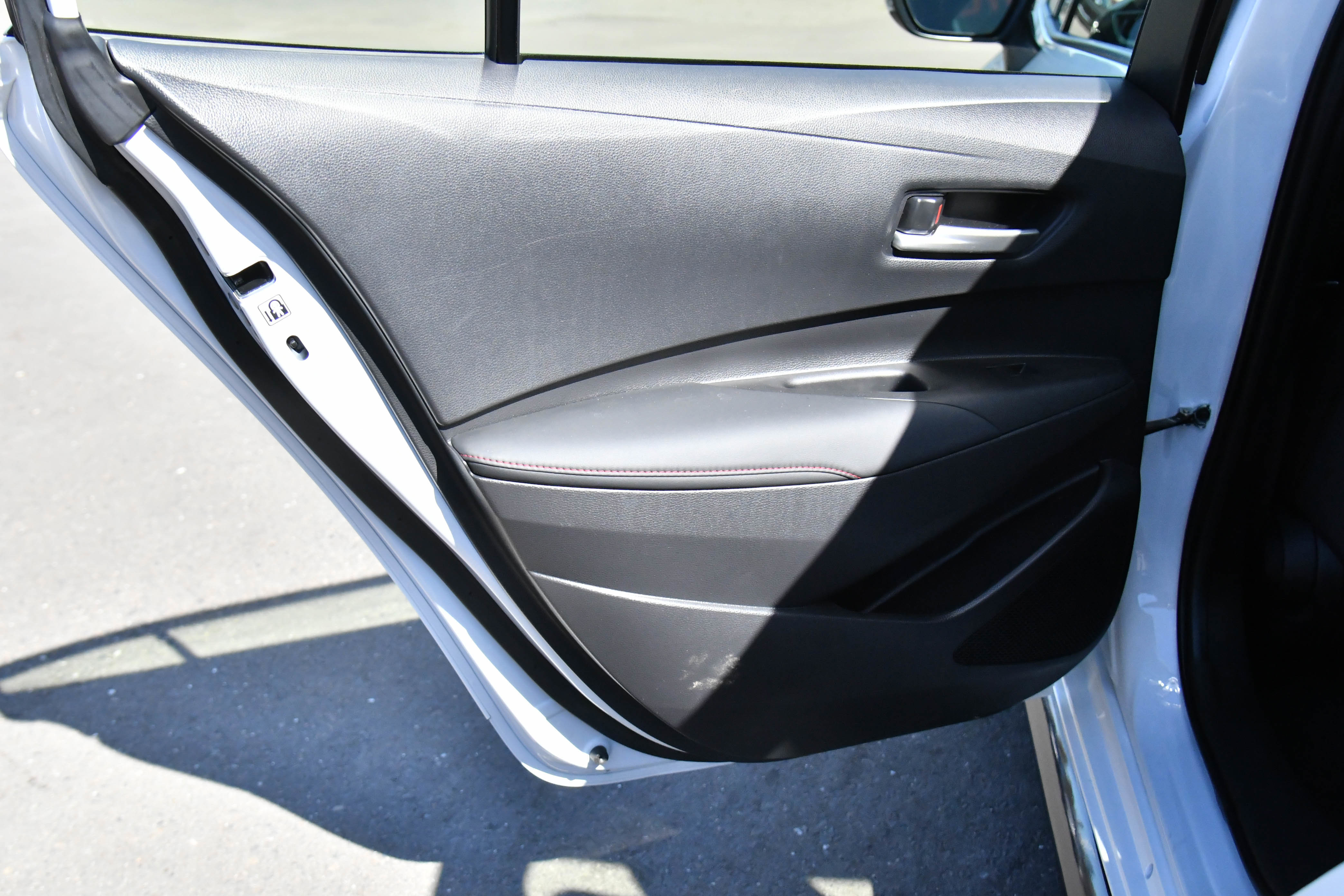 Used 2024 Toyota Corolla SE w/ SE Package image 37