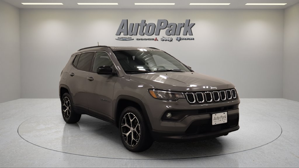 Used 2024 Jeep Compass Latitude AWD/4WD image 3