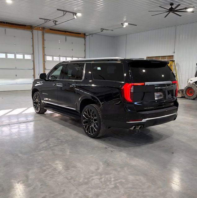 Used 2025 GMC Yukon XL Denali image 3