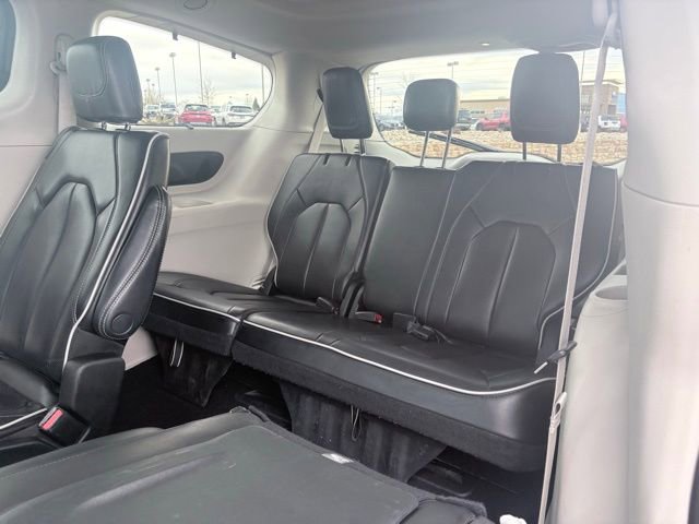 Used 2023 Chrysler Pacifica Limited image 24