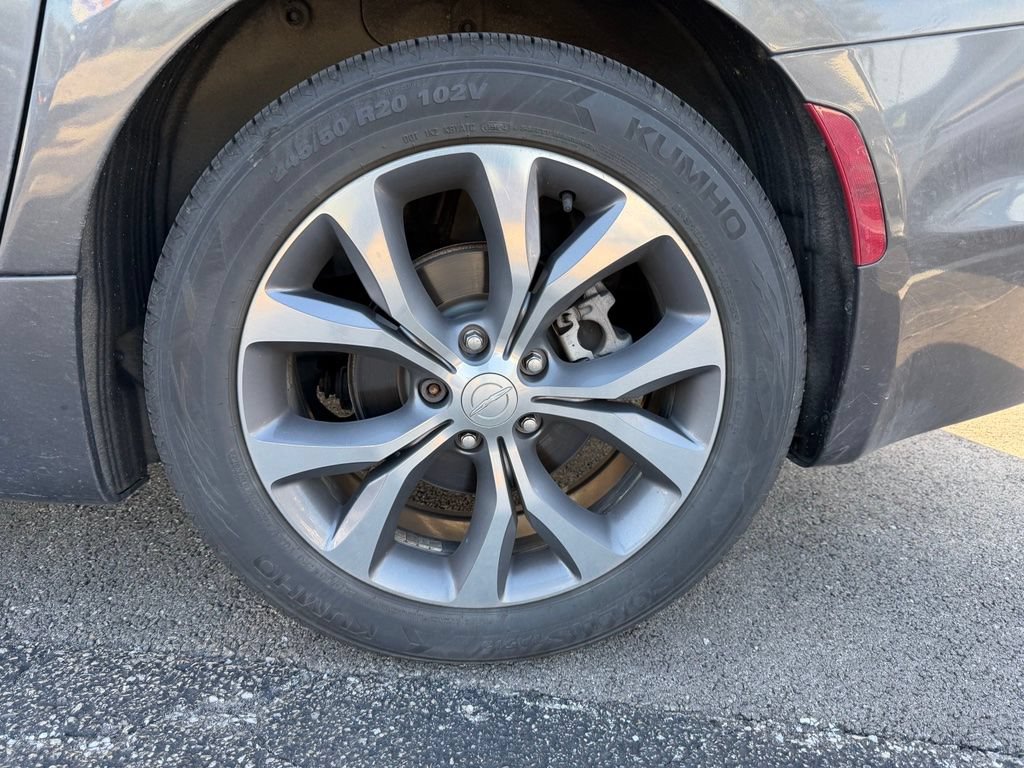 Used 2017 Chrysler Pacifica Limited FWD image 4