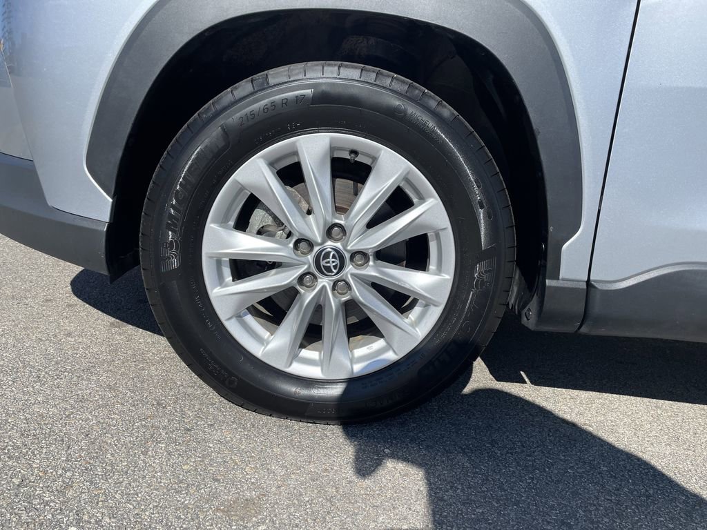 Used 2023 Toyota Corolla Cross LE w/ Moonroof Package image 9