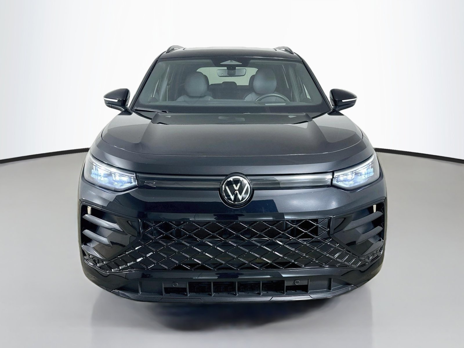 Certified 2026 Volkswagen Tiguan SE R-Line AWD/4WD image 2