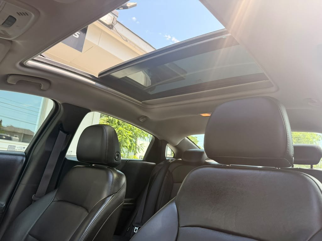 Used 2018 Chevrolet Malibu LT w/ Leather Package FWD image 24