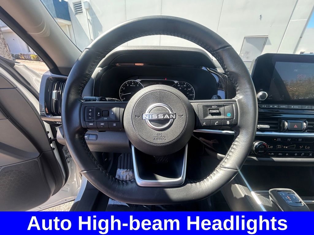 Used 2025 Nissan Pathfinder SV image 16