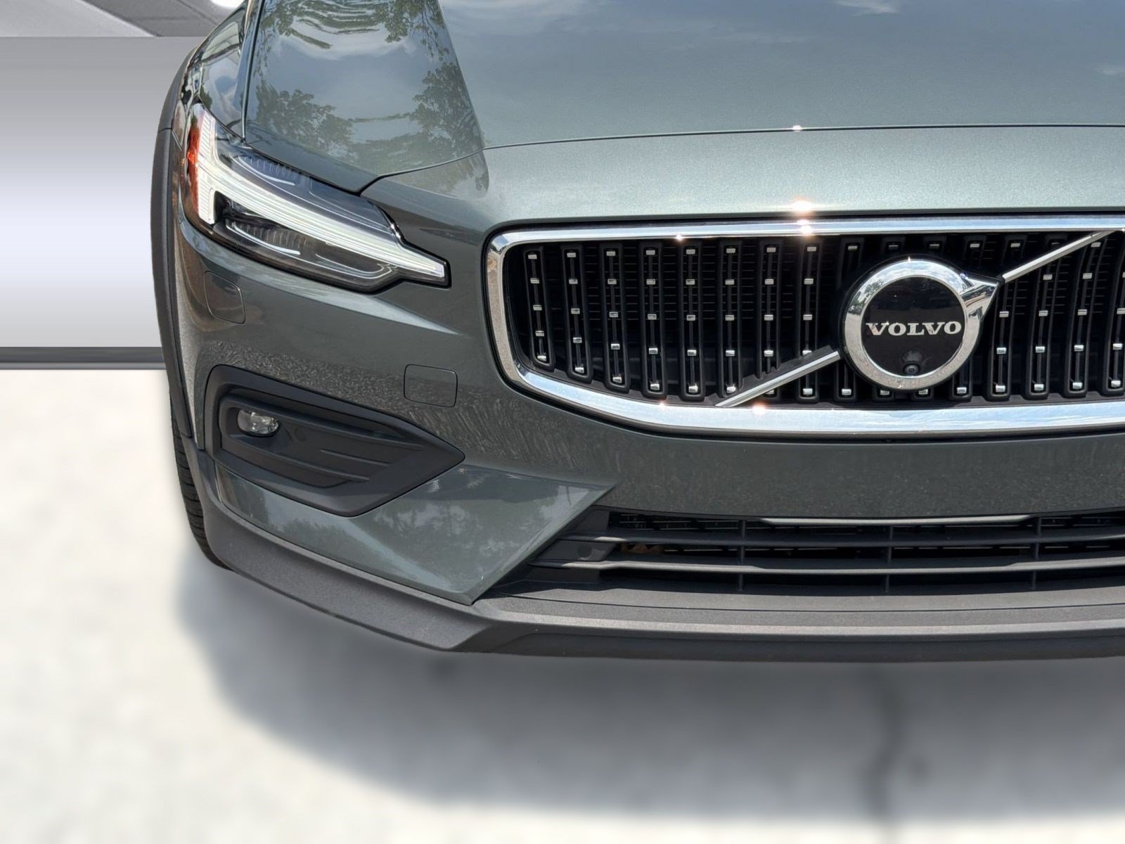 Certified 2026 Volvo V60 B5 Cross Country Plus AWD/4WD image 11
