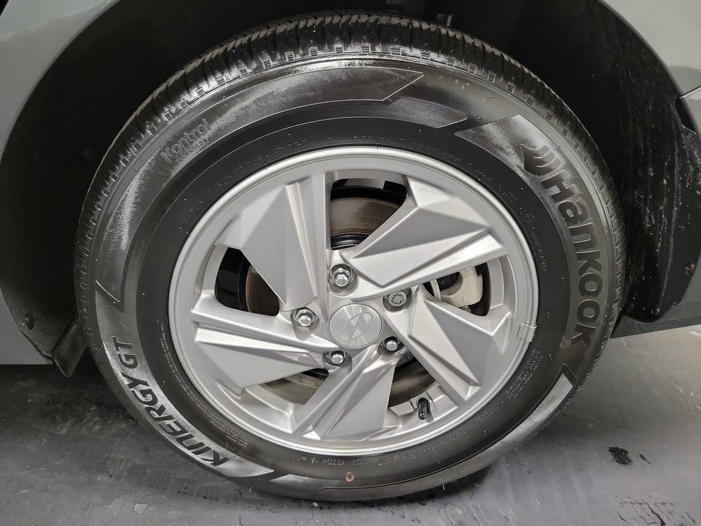 Used 2025 Hyundai Elantra SE image 10