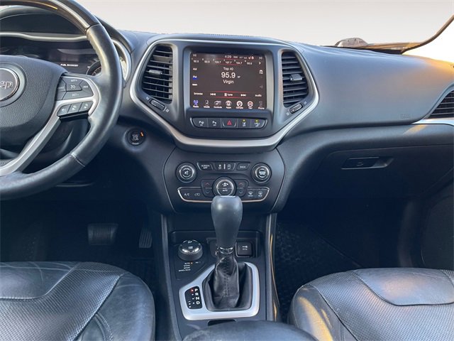 Used 2016 Jeep Cherokee Overland w/ Technology Group image 11