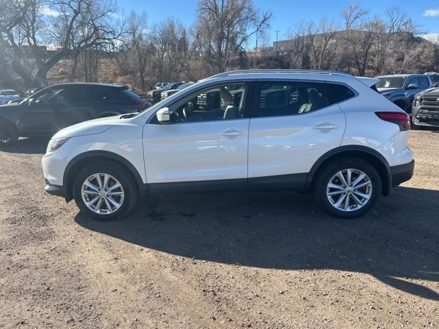 Used 2018 Nissan Rogue Sport SV image 2