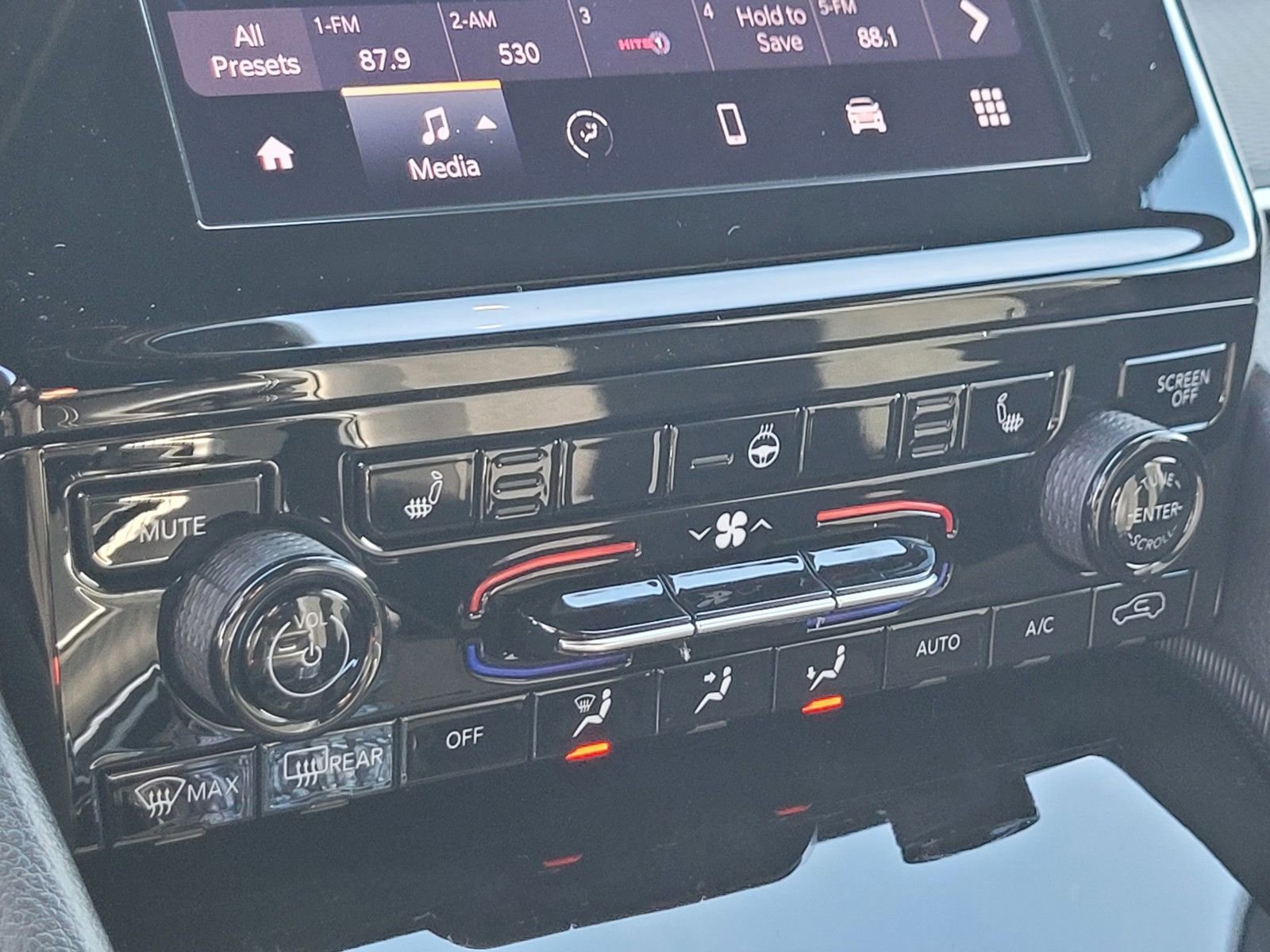 New 2025 Jeep Grand Cherokee Altitude image 18