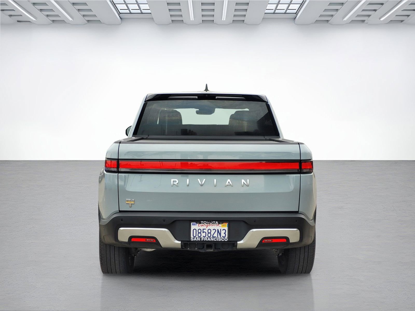 Used 2022 Rivian R1T Adventure image 5