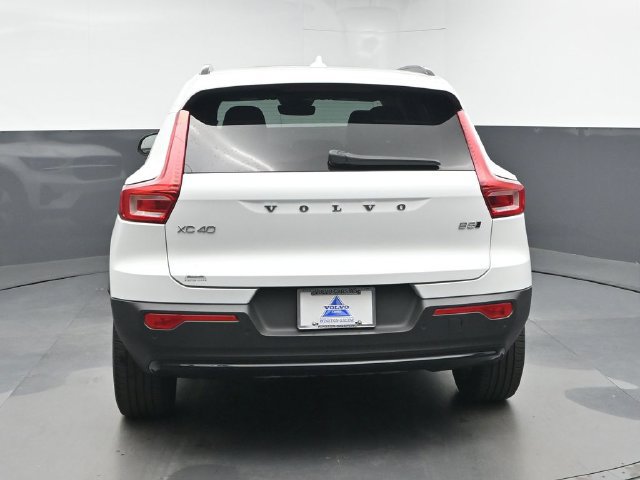 Used 2024 Volvo XC40 B5 Plus AWD/4WD image 7