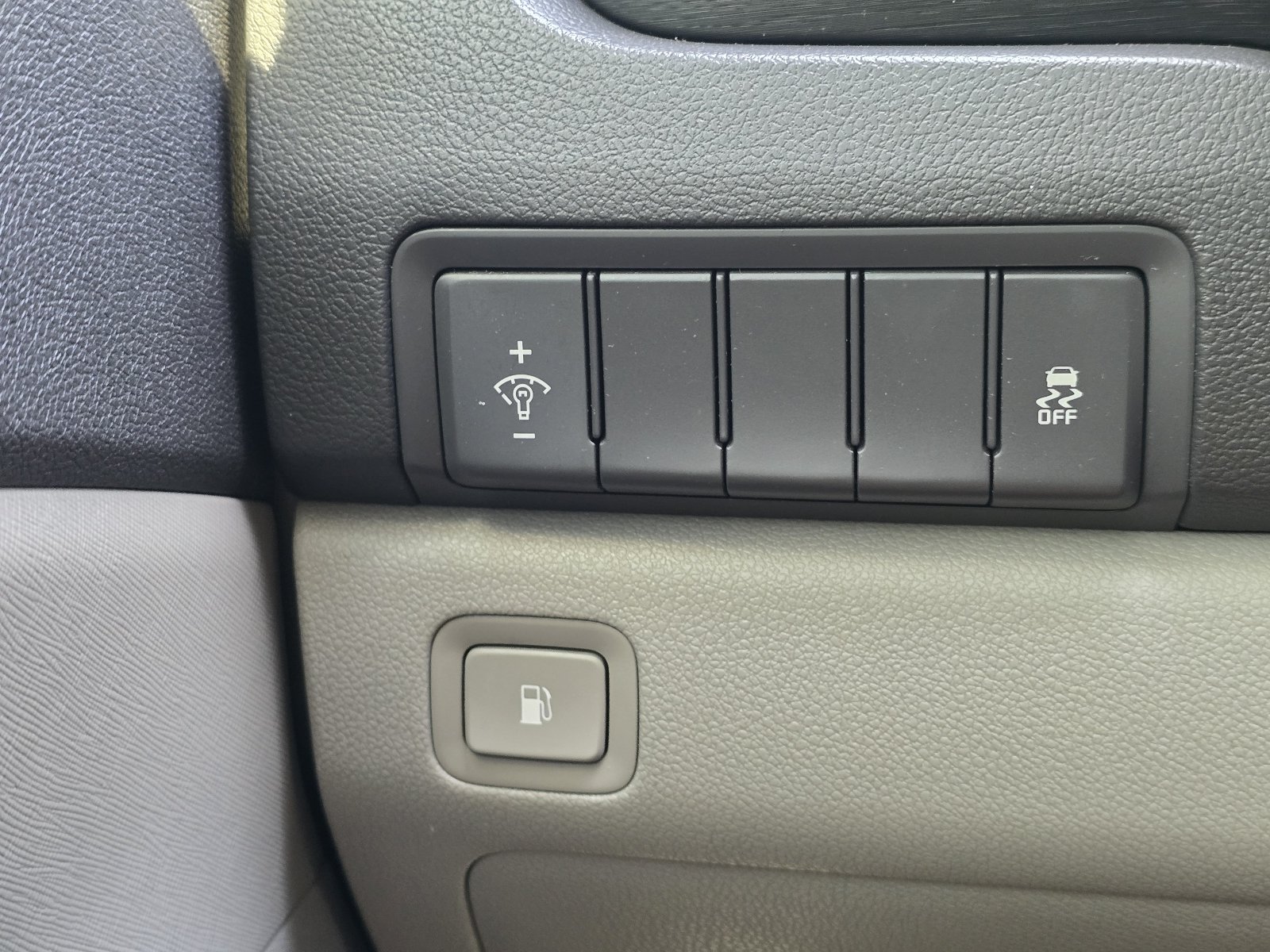 Used 2018 Kia Sedona L FWD image 23