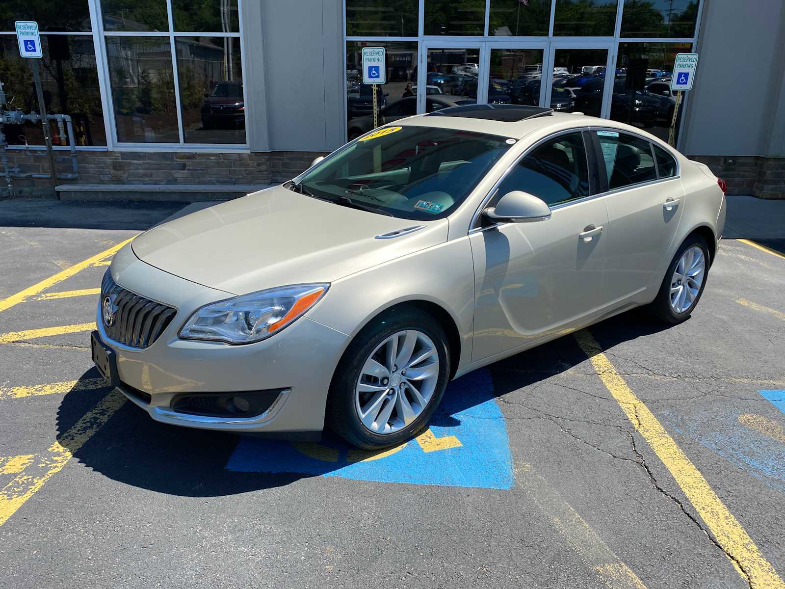 Used 2015 Buick Regal FWD image 2